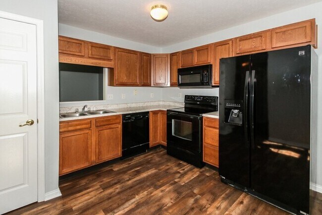 Building Photo - 3 Bedroom in Warren Township