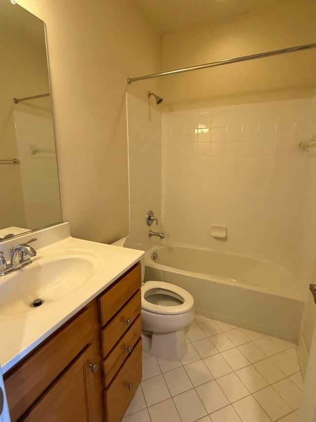 Building Photo - 4 LEVEL TOWNHOUSE WITH 2 CAR GARAGE, WALKING DISTANCE TO DOWNTOWN CROWN