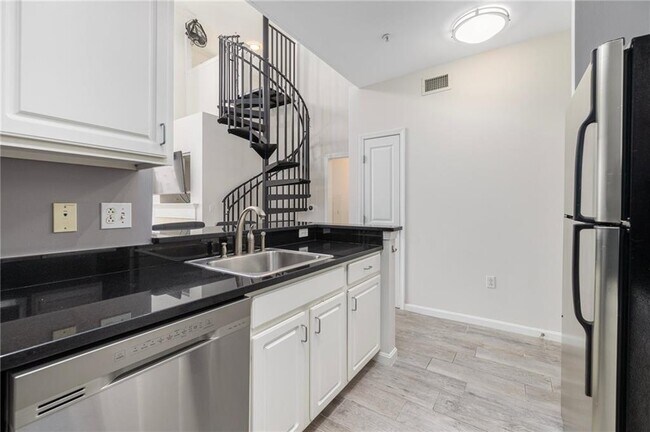 Foto del edificio - 1000 Providence Pl