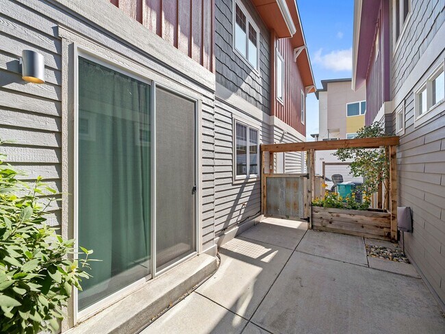 Building Photo - 2 Bed 2.5 Bath Townhome in Fort Collins Av...