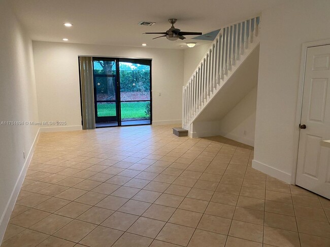 Building Photo - 4256 Vineyard Cir