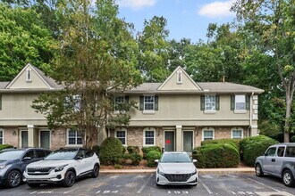 Building Photo - 6900 Roswell Rd