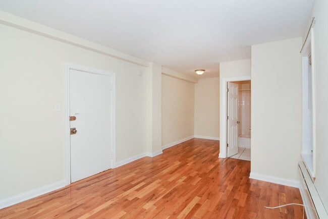 Building Photo - 1337 N Dearborn St
