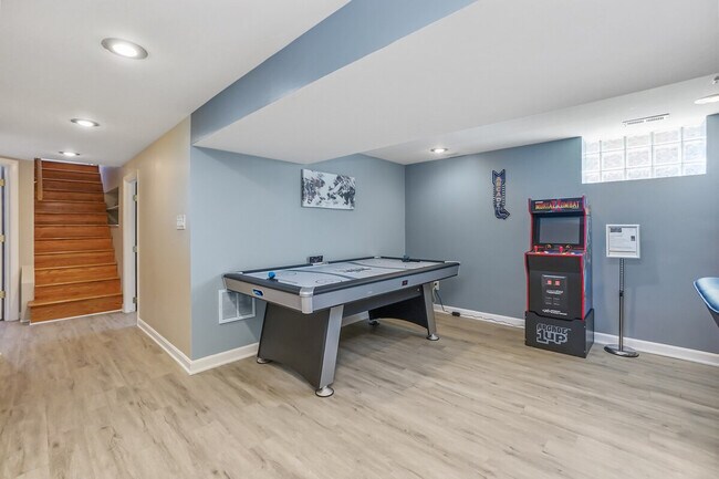 Foto del edificio - 7001 W Summerdale Ave