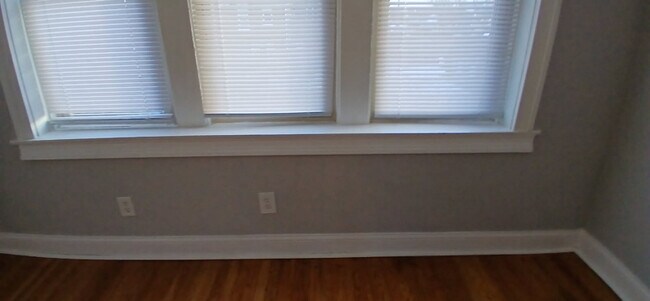 Foto del edificio - 1136 W 84th St