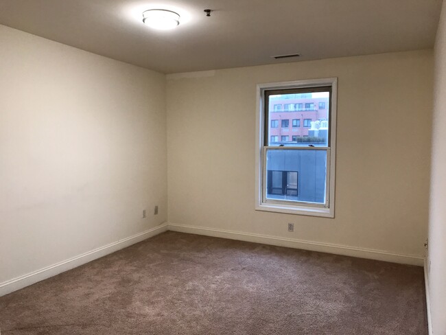 Bedroom - 85 Madison St