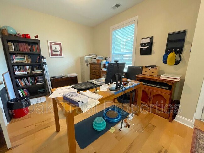 Foto del edificio - 5185 Celtic Dr