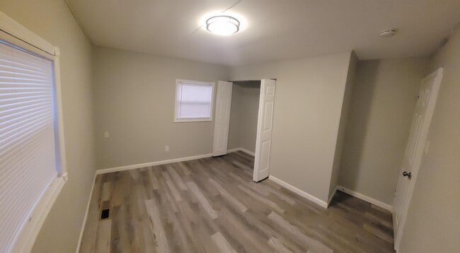 Building Photo - 202 S Hammes Ave