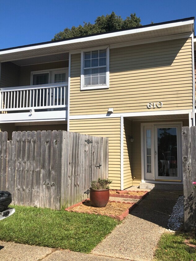 200 Lodge Dr Unit 610, Lafayette, LA 70506 Condo for Rent in