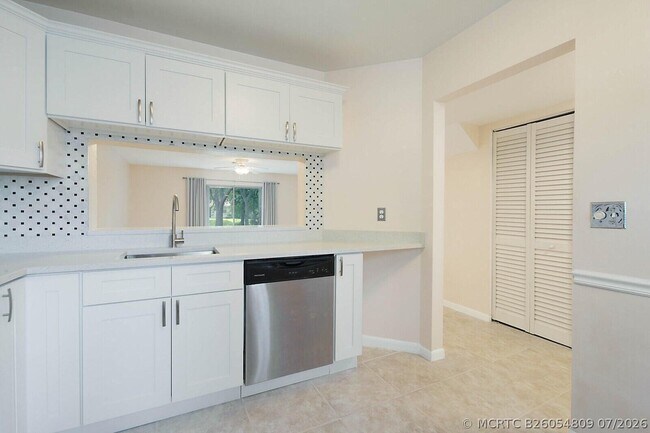 Foto del edificio - 6384 Boca Cir