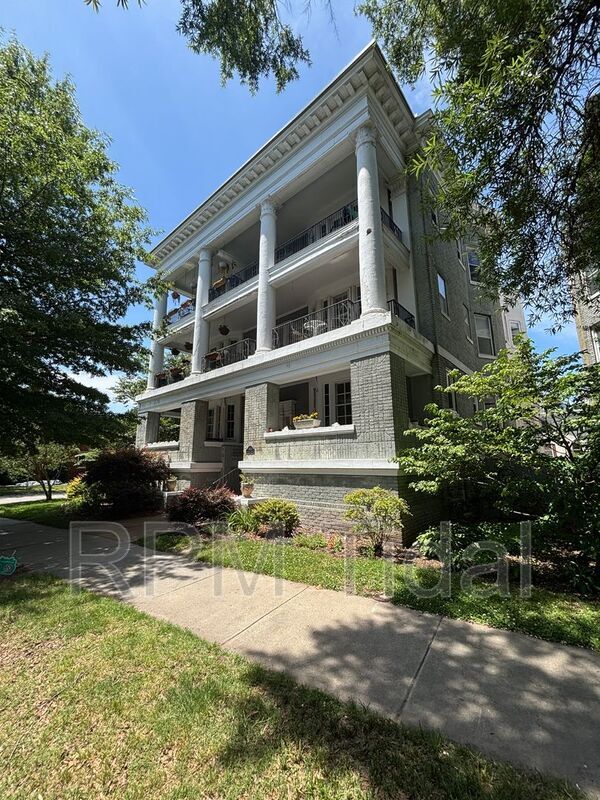 Building Photo - 1005 Colonial Ave