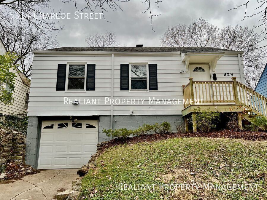 Foto principal - Charming Newly Renovated 3-Bedroom Home wi...