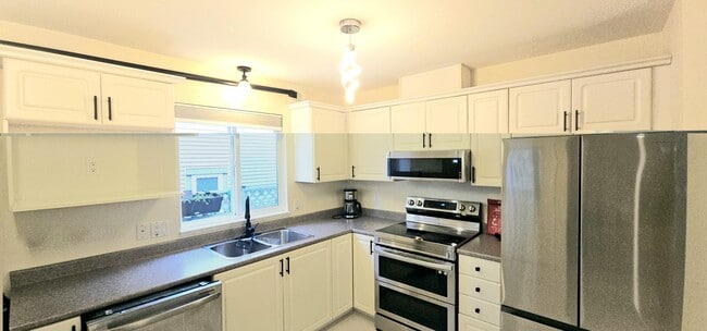 Building Photo - 2338 Chesterfield Av