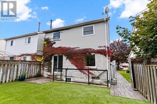Photo du bâtiment - 7 Inglis Ave