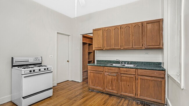 Building Photo - 2230 W Belmont Ave