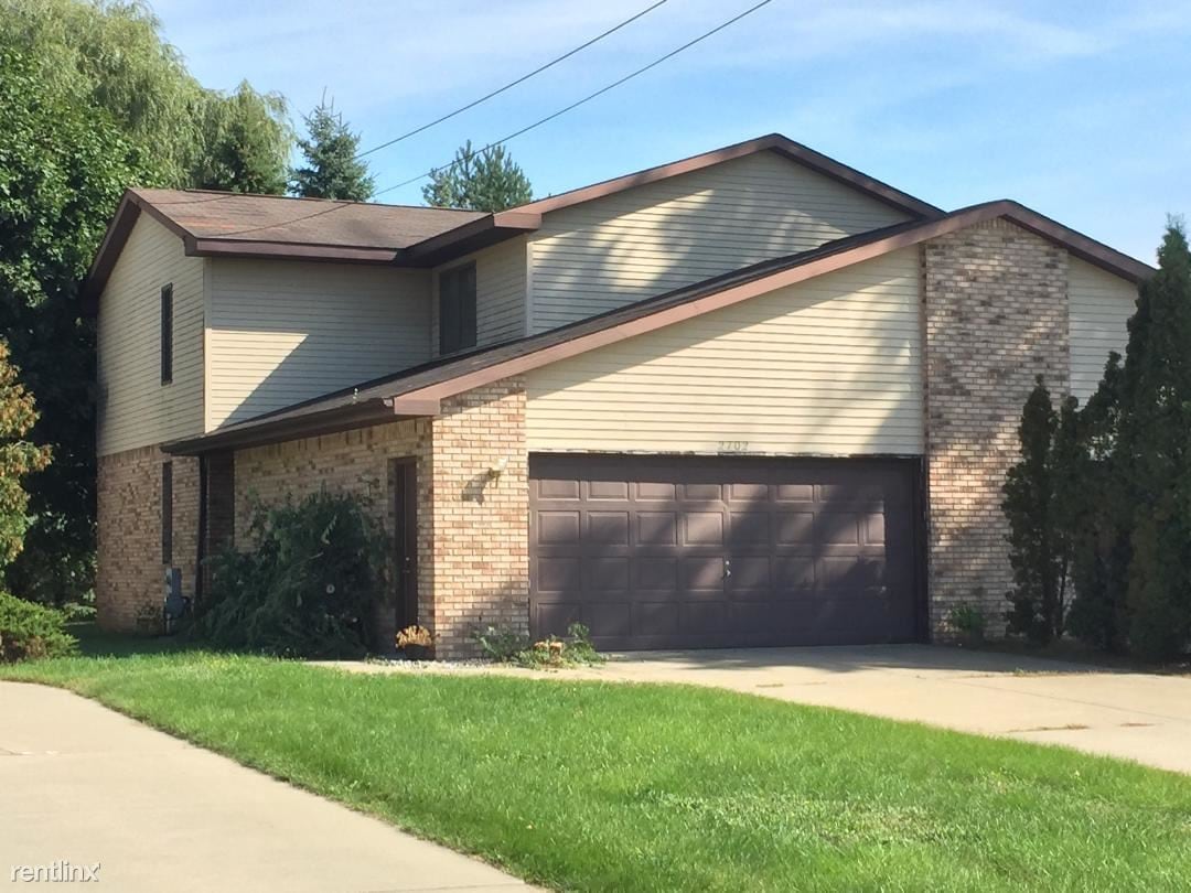 2702 Abbott Rd, Midland, MI 48642 Townhouse for Rent in Midland, MI