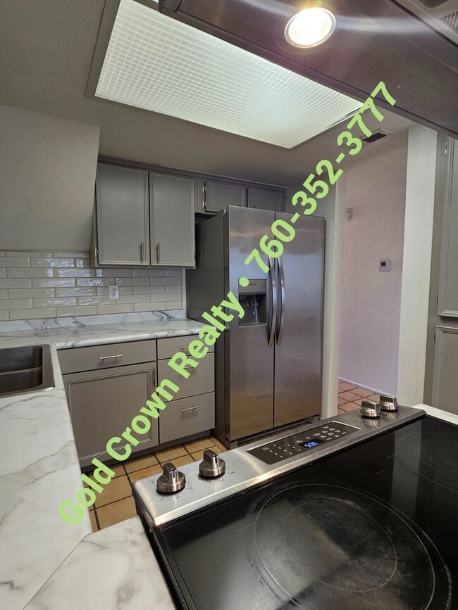 Building Photo - Condo for Rent in Gated Community