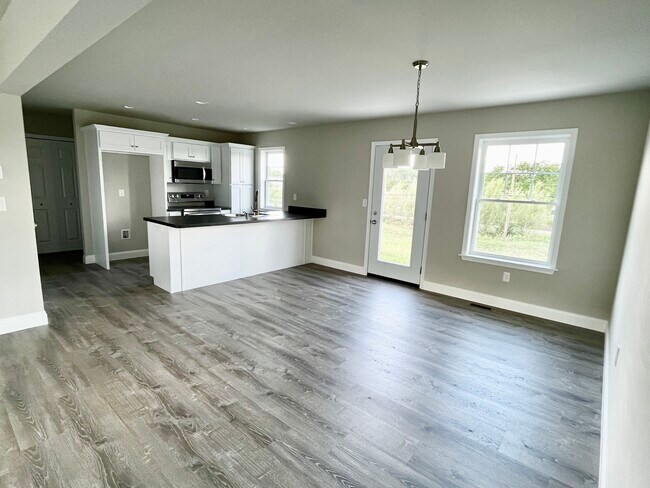 Building Photo - 447 Smokering Dr