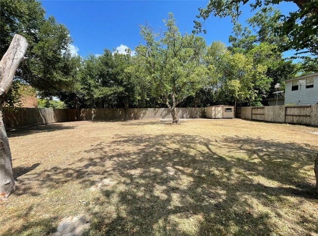 Building Photo - 605 Tovrea Rd