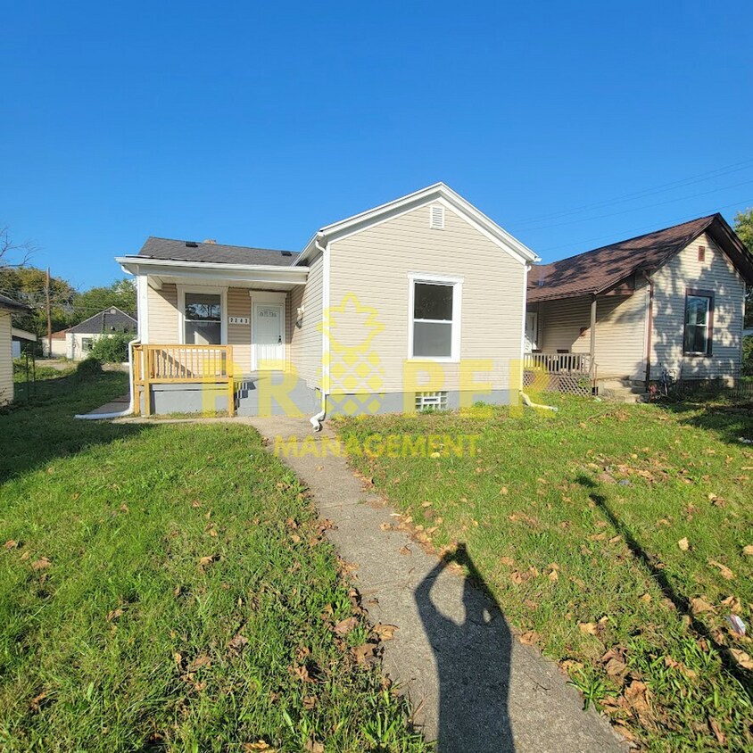 Primary Photo - 2 bedrooms 1 bathroom house