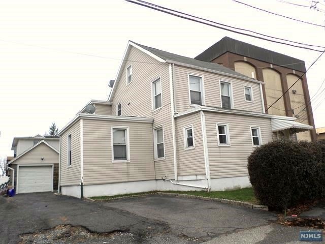Primary Photo - 500 Jane St