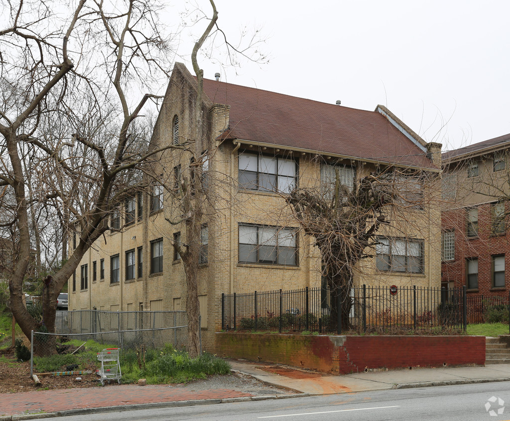 Foto principal - 657 NE Boulevard