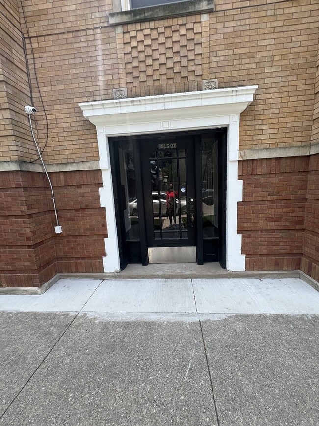 Building Photo - 5907 W Arthington St