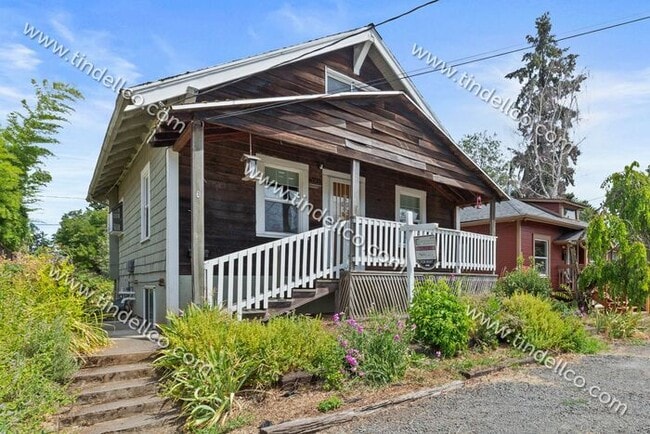 Building Photo - Pet FRIENDLY 4 bedroom 2 bathroom home loc...