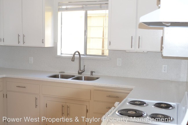 Building Photo - 209 Escalona Dr
