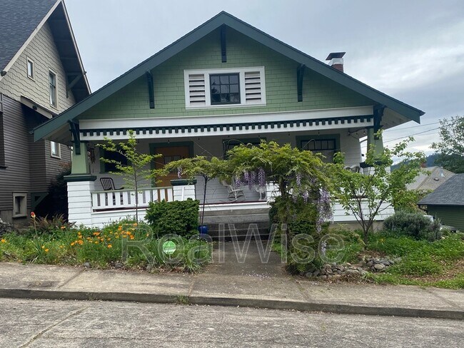 Building Photo - 837 SE Blakeley Ave