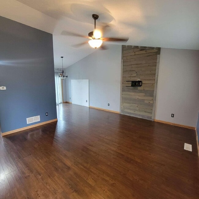 Building Photo - 1492 N Wild Turkey Dr