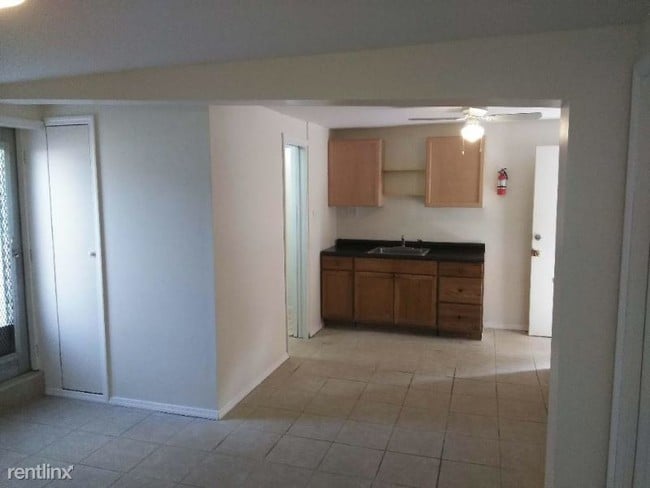 Building Photo - 2 br, 1 bath Apartment - 4091 42nd Ave N.