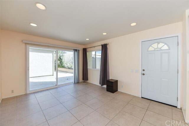 Building Photo - 4 Willow Tree Ln