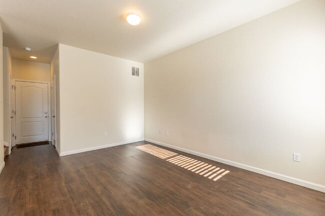 Photo - Newer 3bdrm/2 1/2 bath townhome in the heart of Longmont!