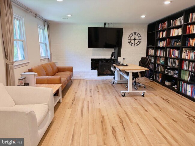 Foto del edificio - 11901 Renwood Ln