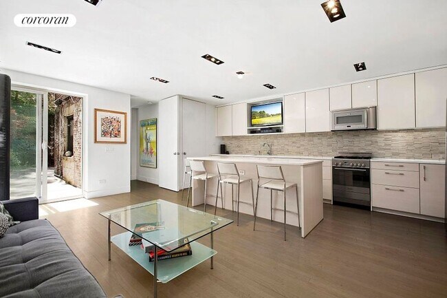 Foto del edificio - 30 W 96th St