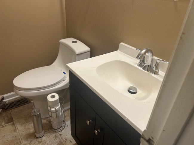 Building Photo - 6125 Bushmills St