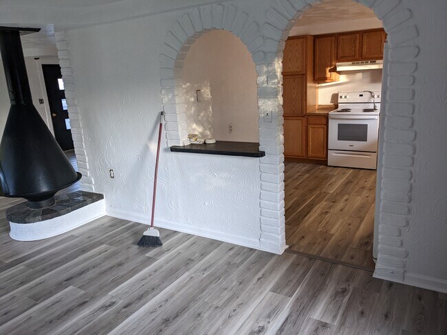 Building Photo - 3209 Carrier Ave