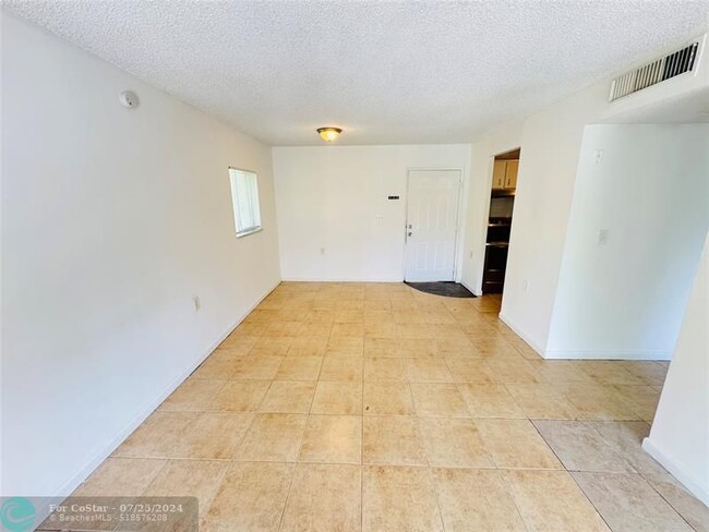 Foto del edificio - 1068 Benoist Farms Rd