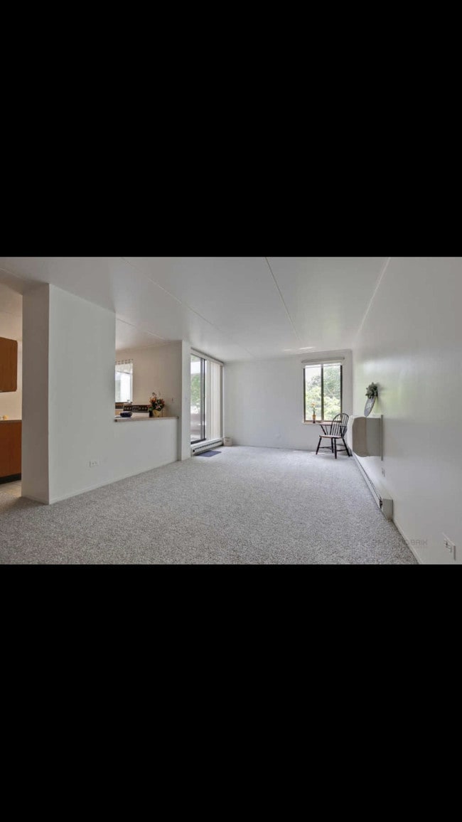 Building Photo - 314 W Miner St