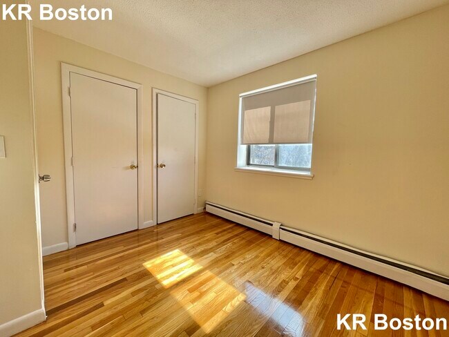 Building Photo - 109 Dustin St