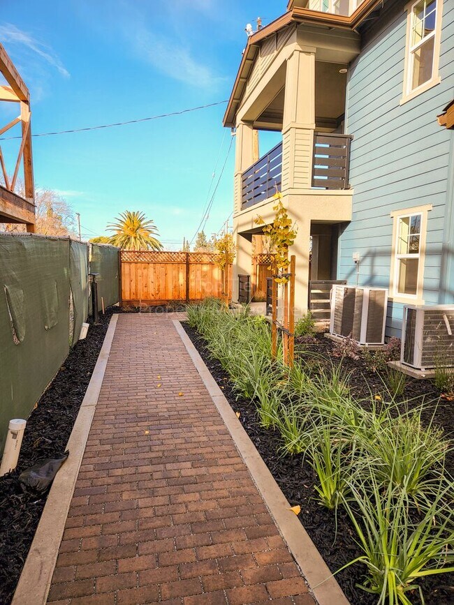 Foto del edificio - Newer Townhome at Penny Lane in Concord, 2...