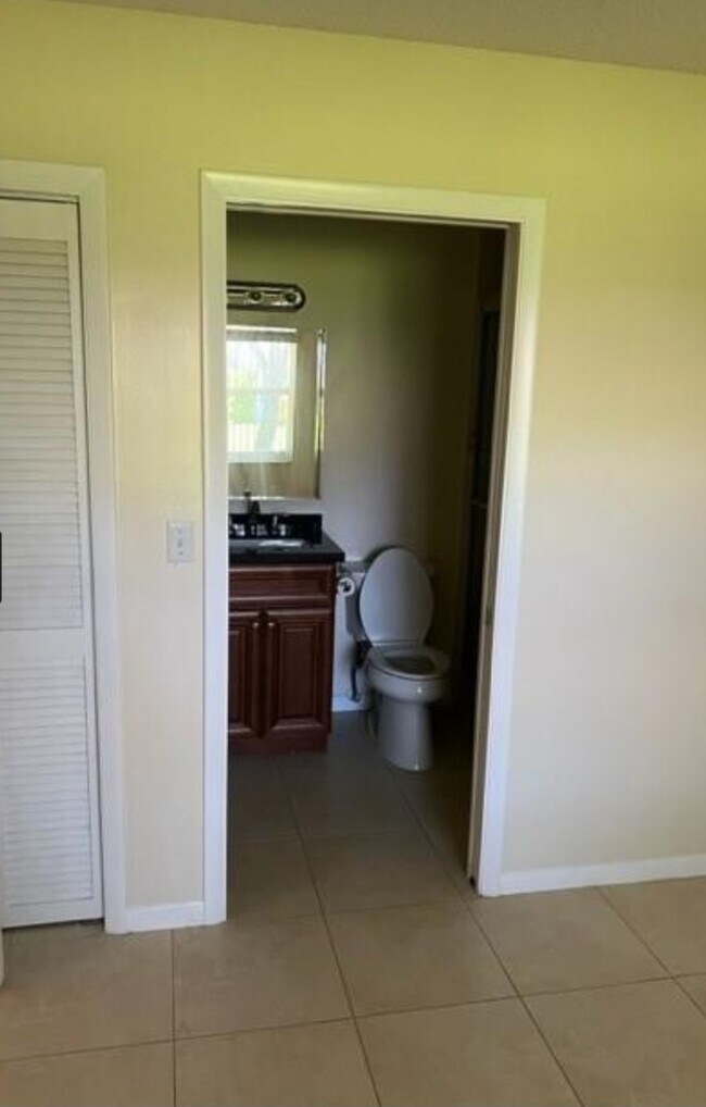 Building Photo - 5130 Glencove Ln