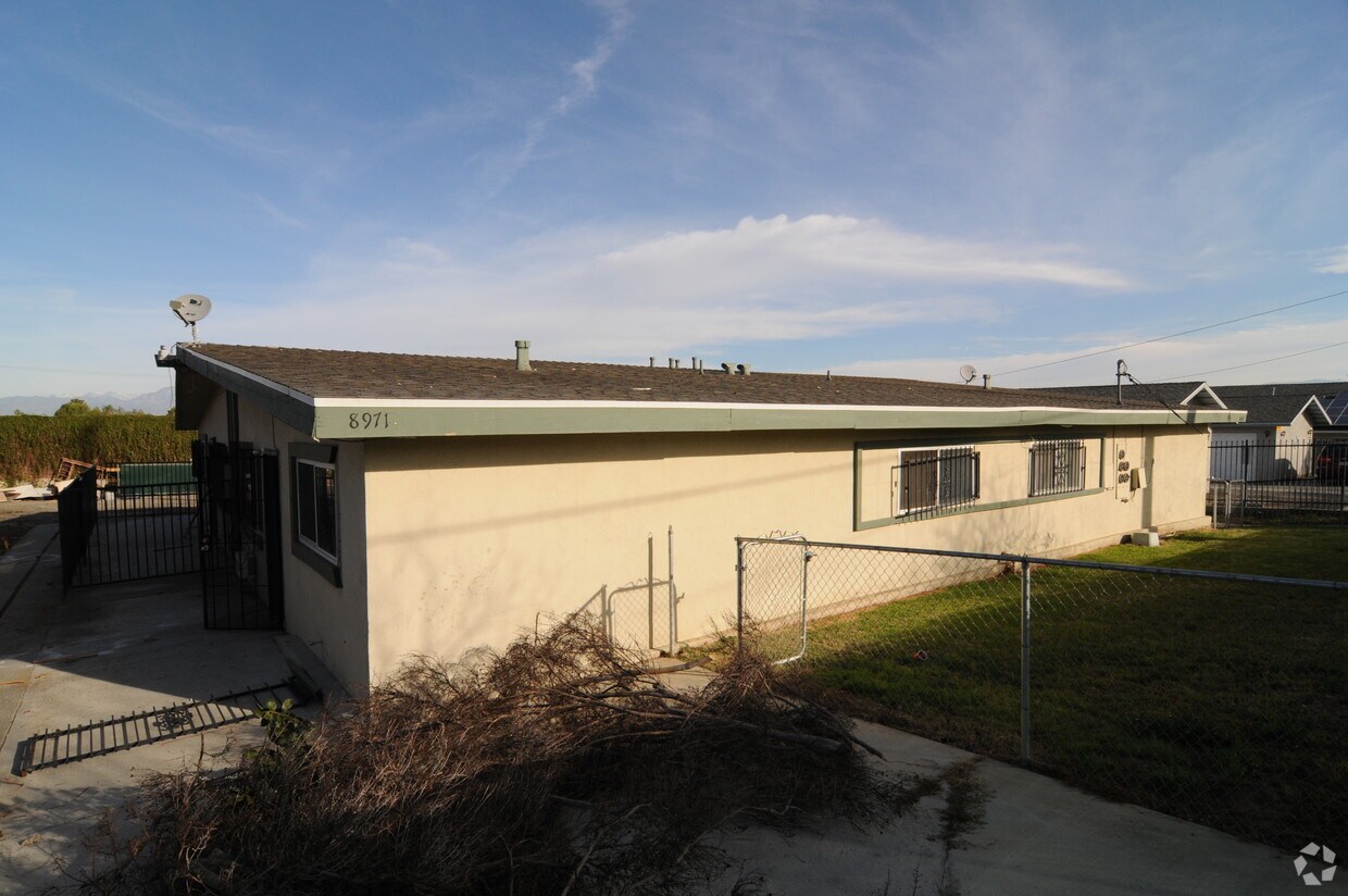 Foto del edificio - 8969-9097 Indiana Ave