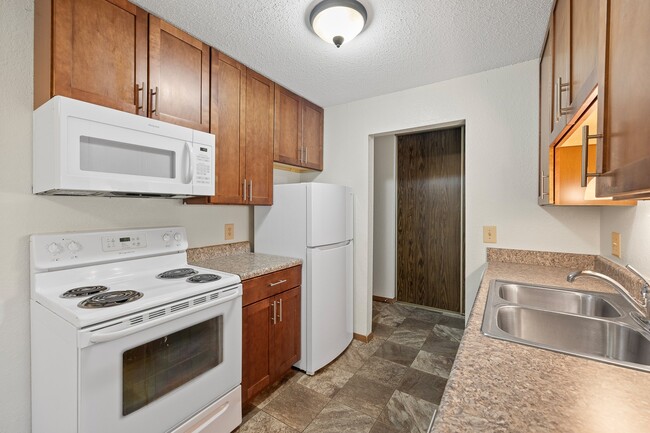 Building Photo - Candlewood Apartments