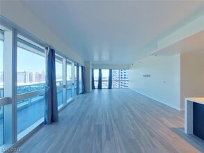 Building Photo - 4471 Dean Martin Dr