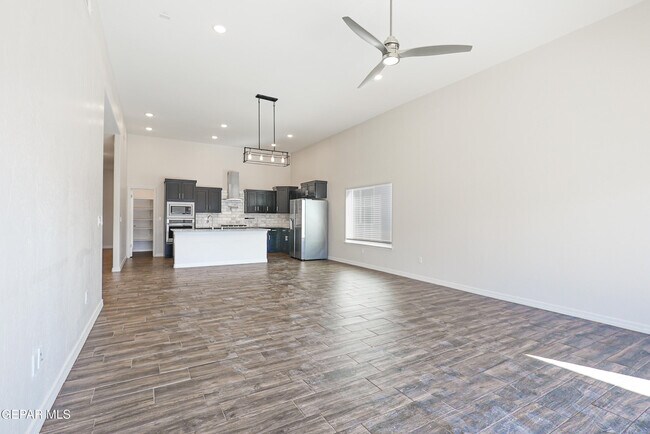 Foto del edificio - 13652 Glen Vista Ln