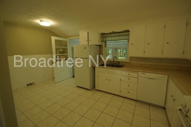 Building Photo - 94 Brookview Dr