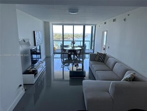 Building Photo - 601 NE 36th St