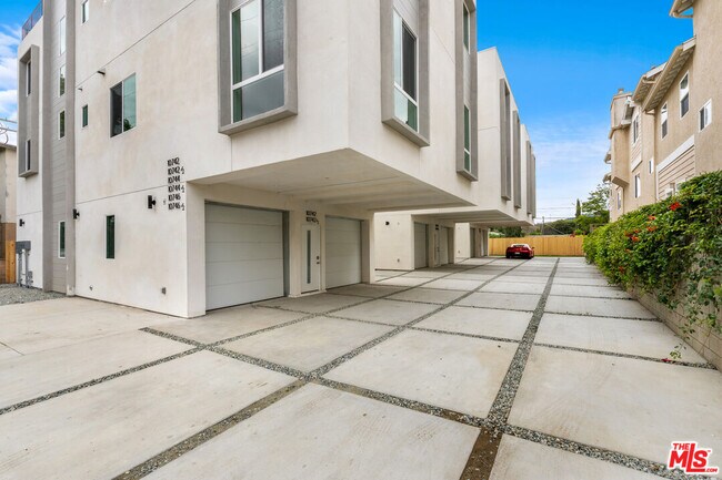 Foto del edificio - 10742 Hortense St